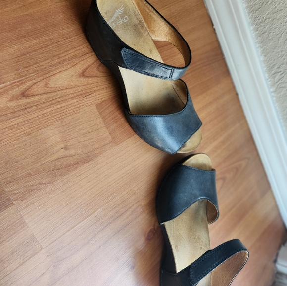 Dansko Black Women's Sandals - Picture 2 of 6